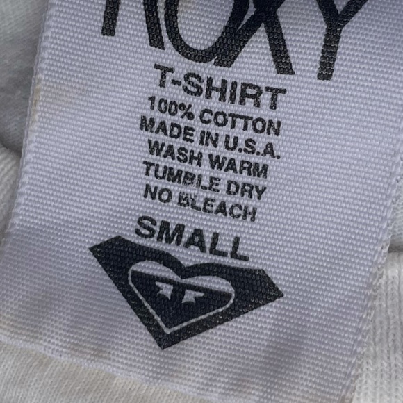 SOLD VINTAGE Y2K ROXY BABY TEE - Picture 2 of 3